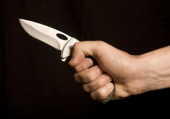 Πανικός στο κέντρο της Αθήνας – Μαχαίρωσαν έναν Αλγερινό